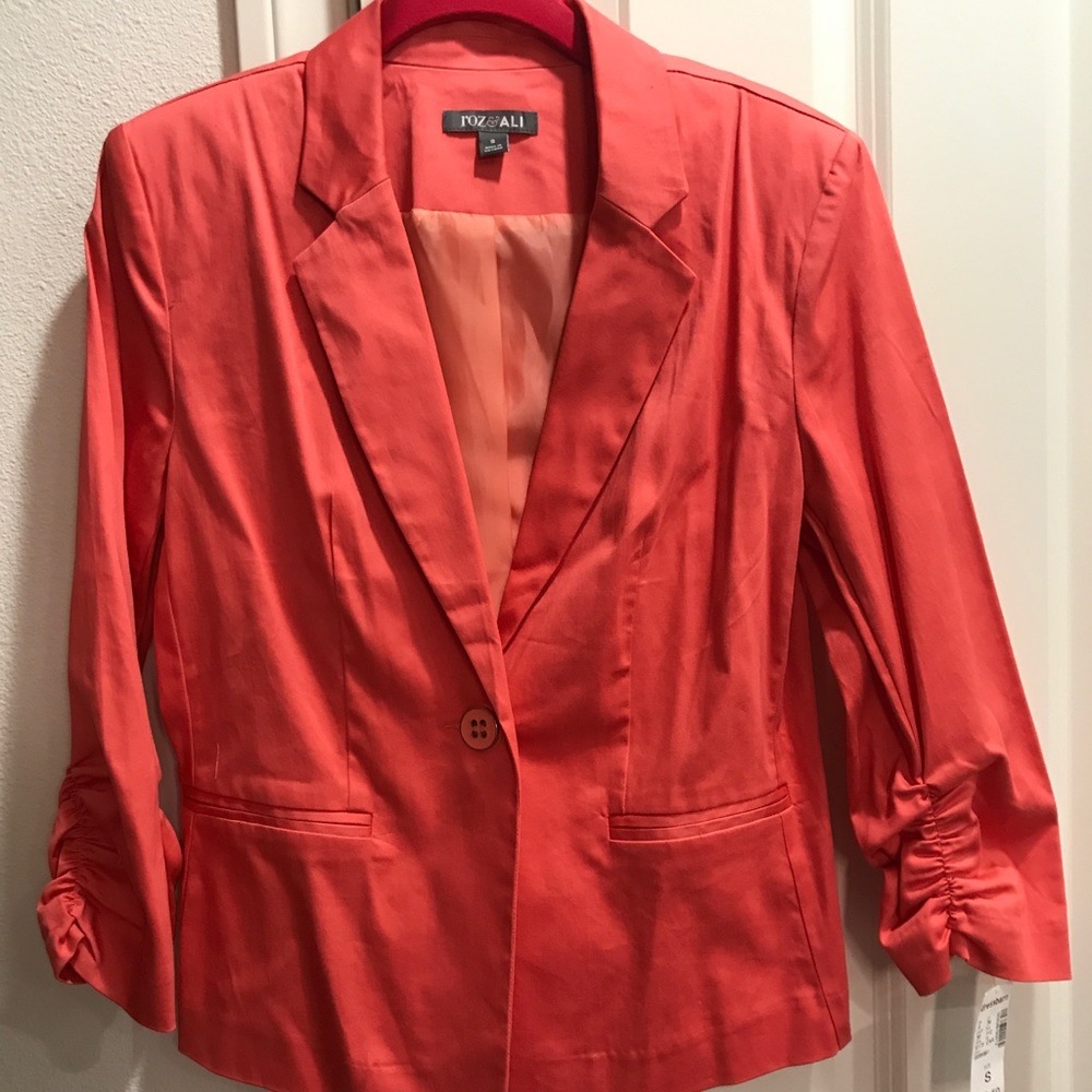 3/4 sleeve Blazer in melon/salmon.